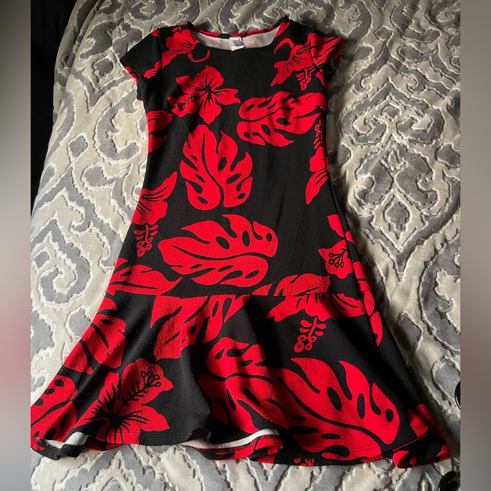 Good used red and black flower dress Sz: S